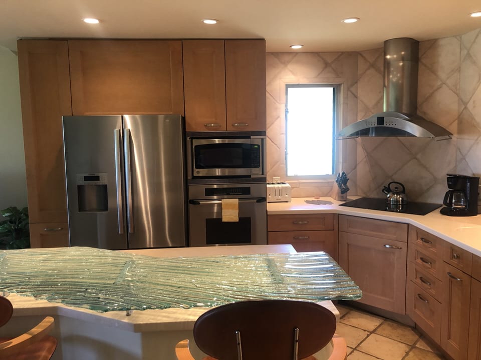 Gourmet Kitchen with new appliances (2021)