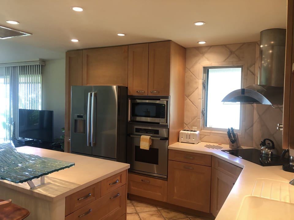 Gourmet Kitchen with new appliances (2021)