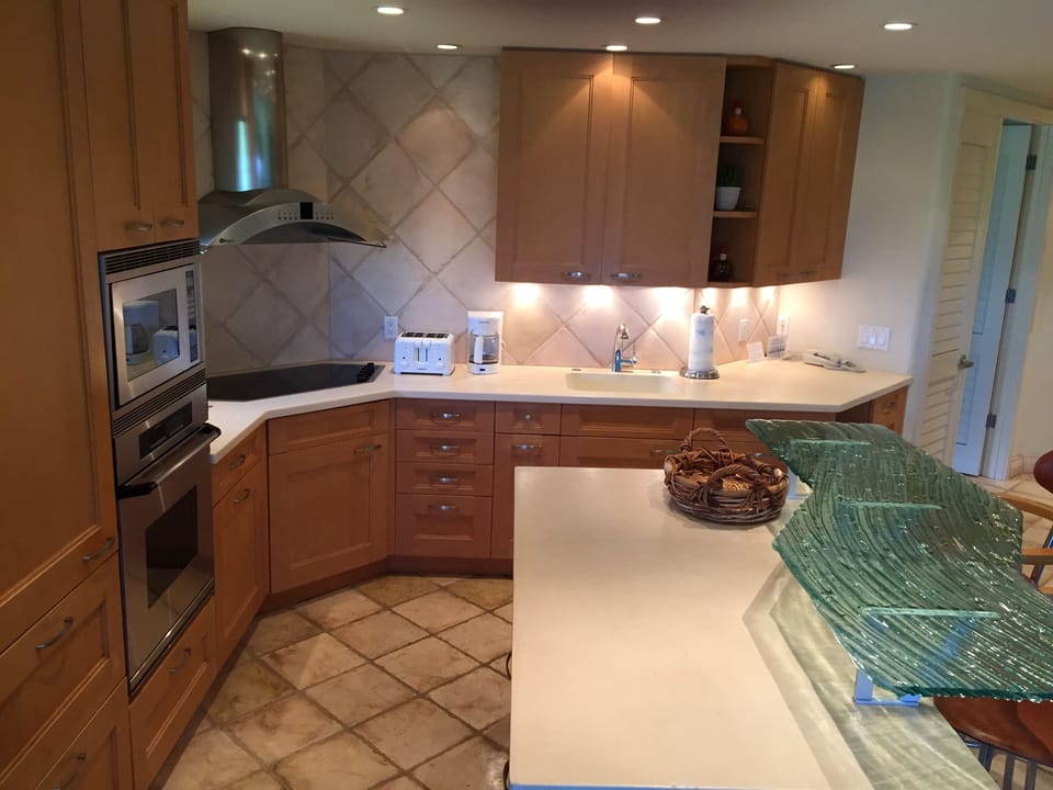 Gourmet Kitchen with new appliances (2021)