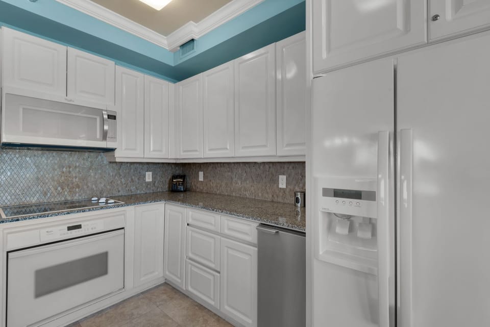 Kitchen with all the amenities.