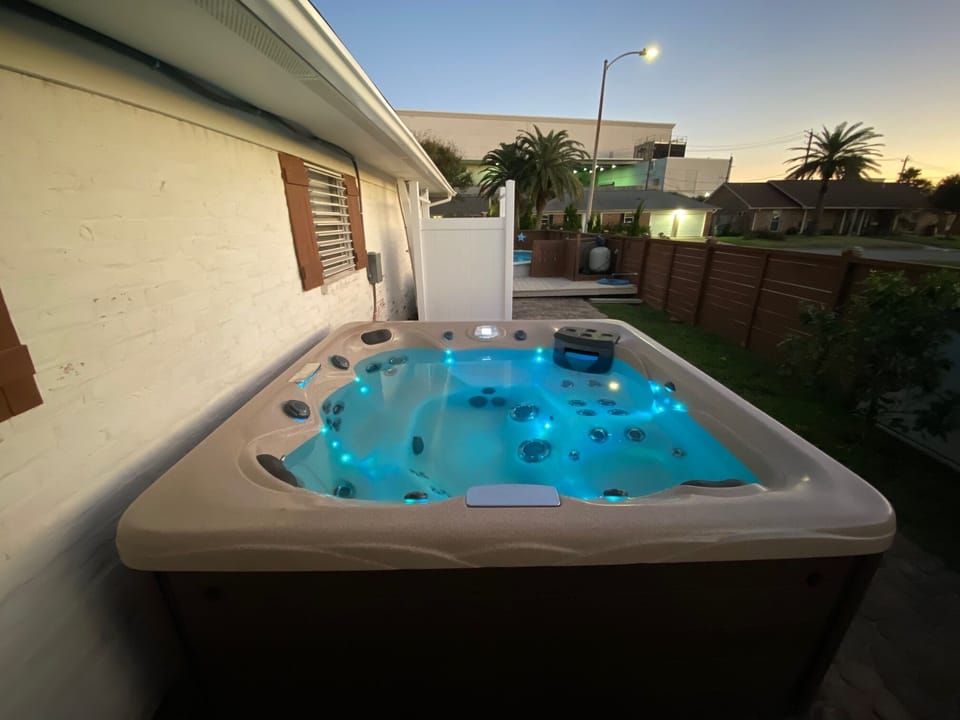 7 Person Hot Tub