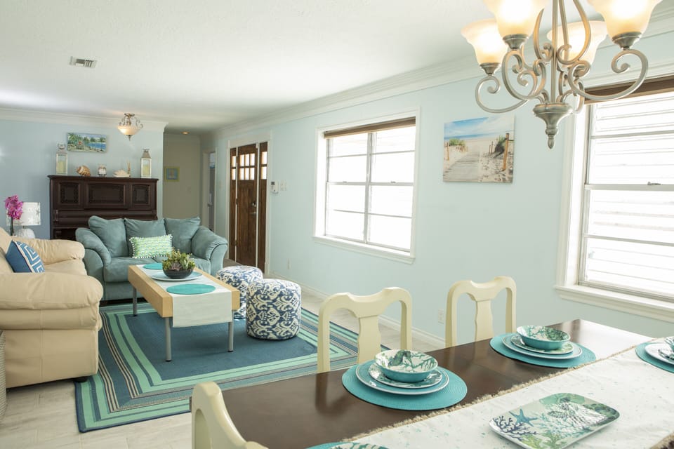 Front living room with queen size sofa bed 