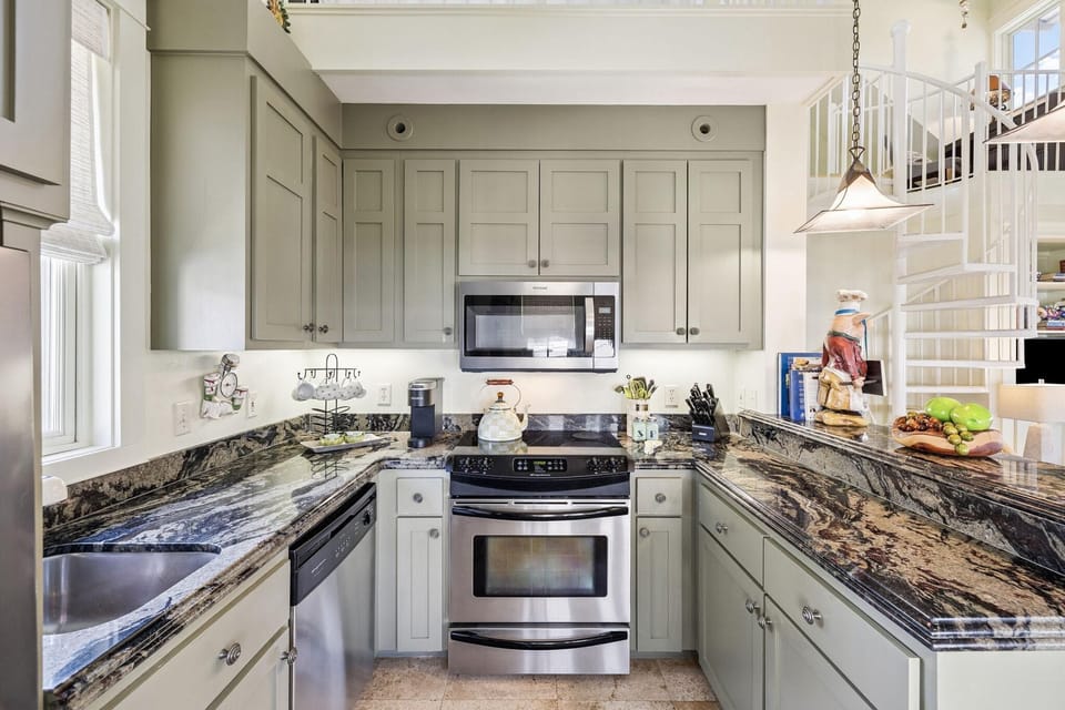 Full kitchen