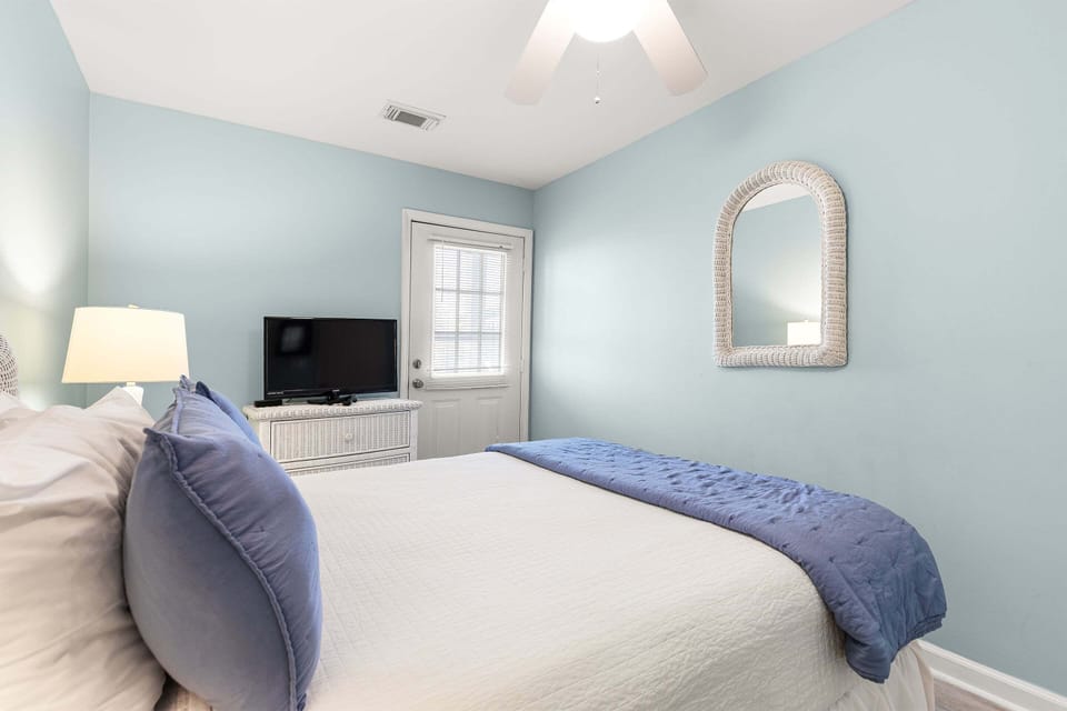 Queen Bedroom