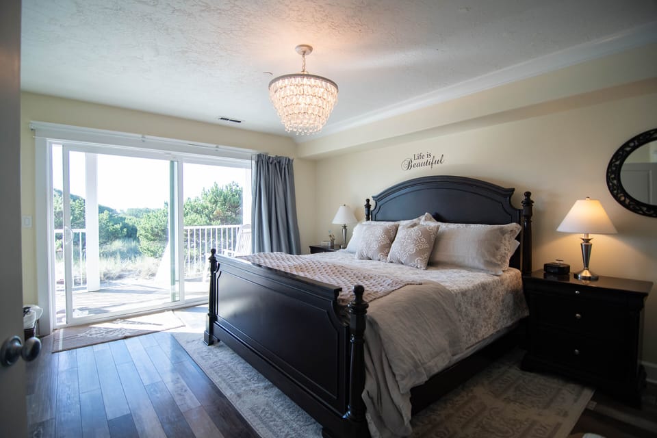 Primary bedroom suite, hotel quality linens & cushy mattress topper. 