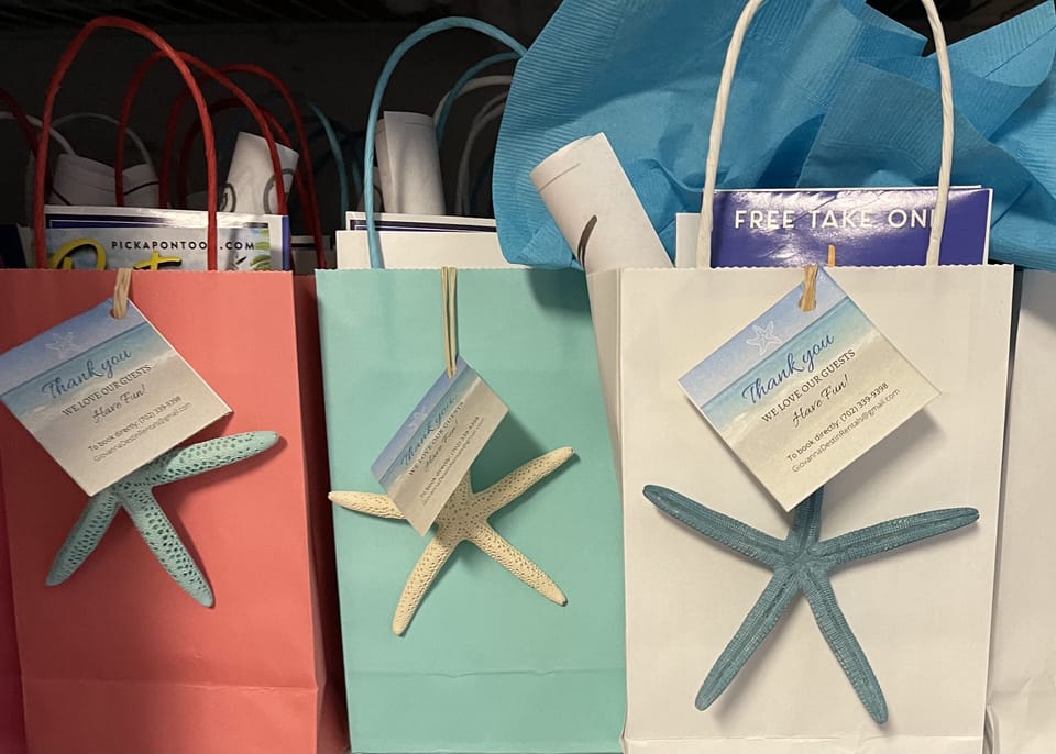 We welcome our guests with a thank you bag, with a useful items and a souvenir 
