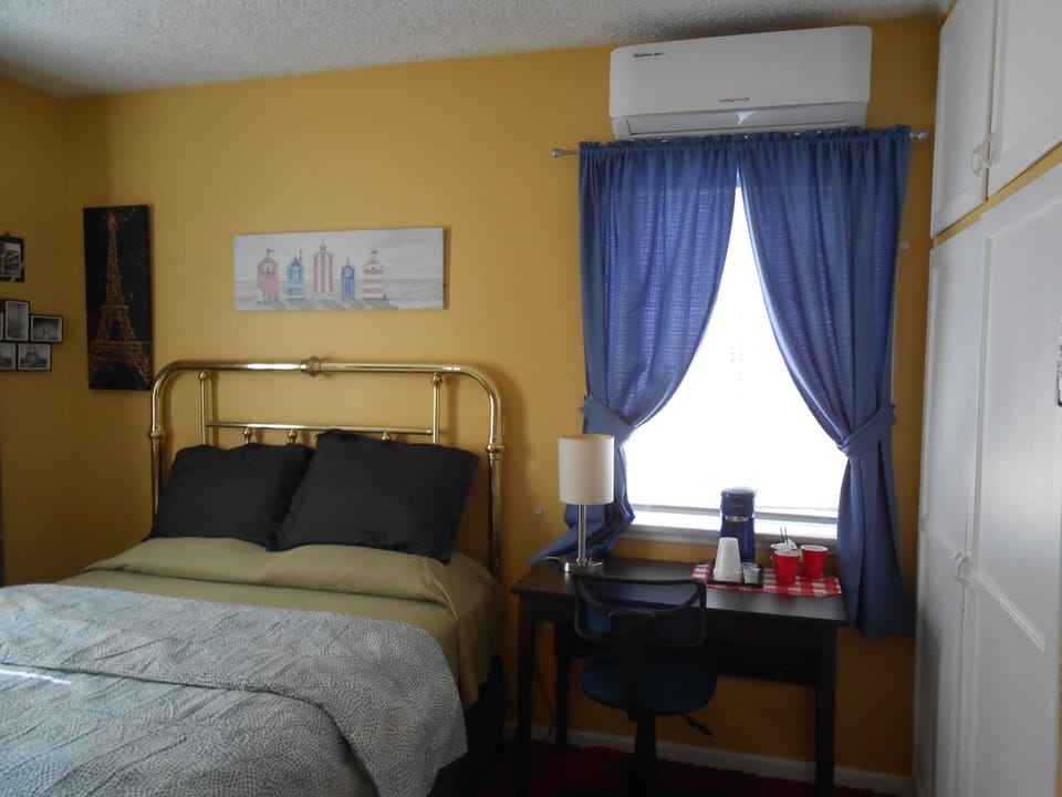 Wall AC & Heating.