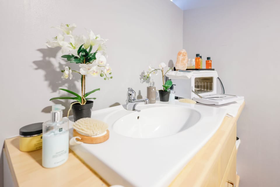 Sauna, steam room, body treatments, hot stone massages, Swedish massages