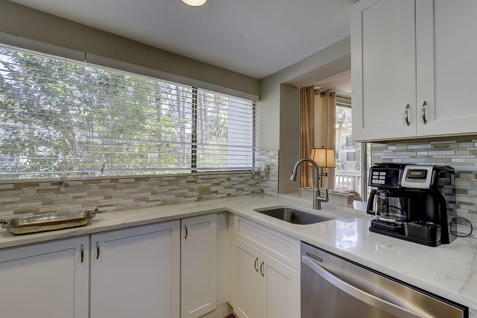 Kitchen - Get your morning coffee!