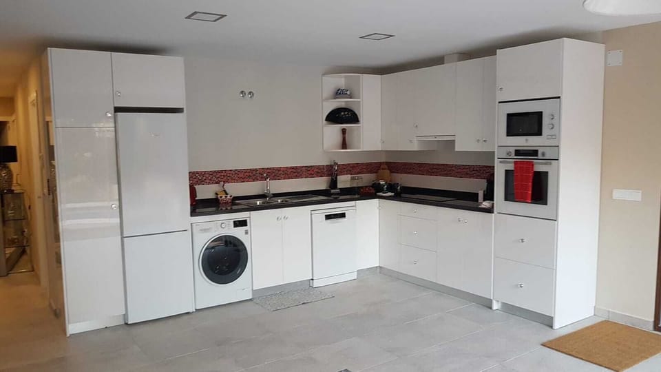 Full Kitchen
