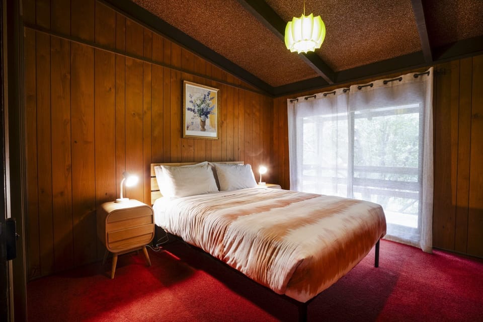 Old Mill Park - Bedroom 1 - queen size bed, heating, fan, electric blanket, linen, wardrobe