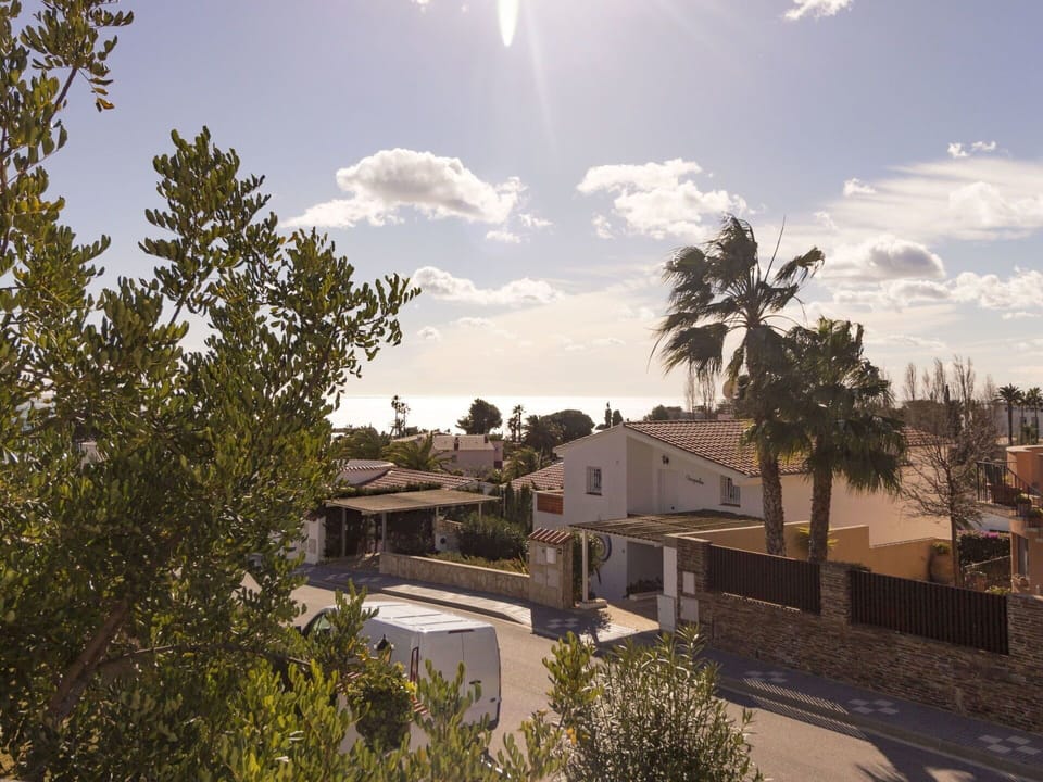 Sky, Property, Tree, Cloud, Daytime, Residential Area, House, Home, Architecture, Real Estate
