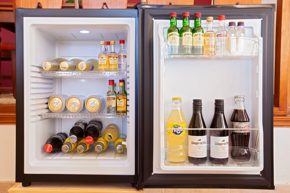 FREE MINI BAR