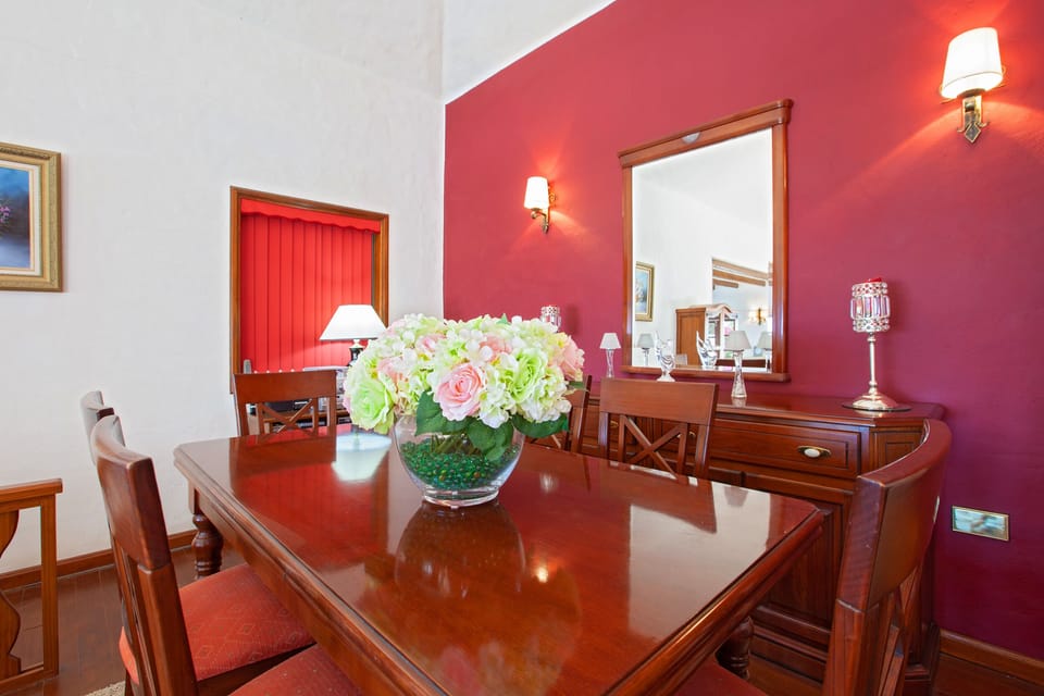 DINNING ROOM