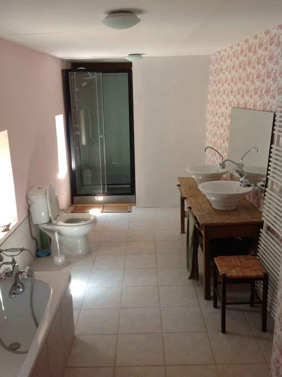 Family bathroom 2nd floor