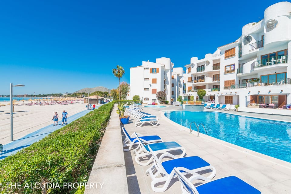 Marina apartment swimming pool
