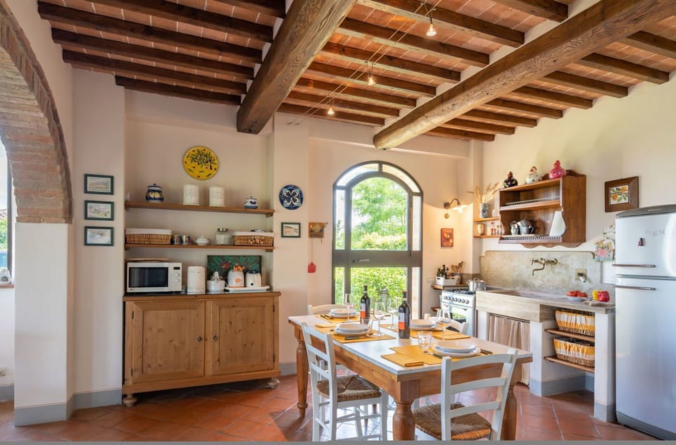 Room, Ceiling, Building, Property, Furniture, Interior Design, Beam, House, Kitchen, Floor