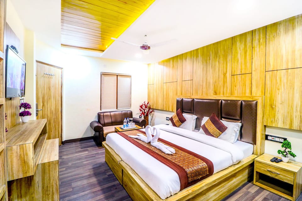 Egyptian cotton sheets, premium bedding, soundproofing, free WiFi