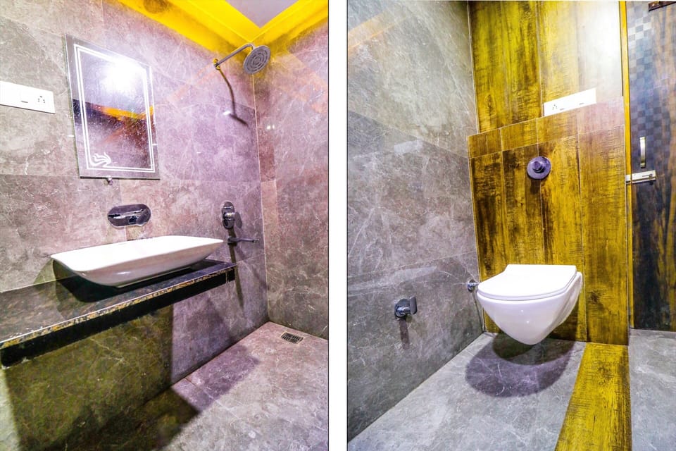 Luxury Double Room, 1 King Bed, Non Smoking | Bathroom | Shower, rainfall showerhead, slippers, towels