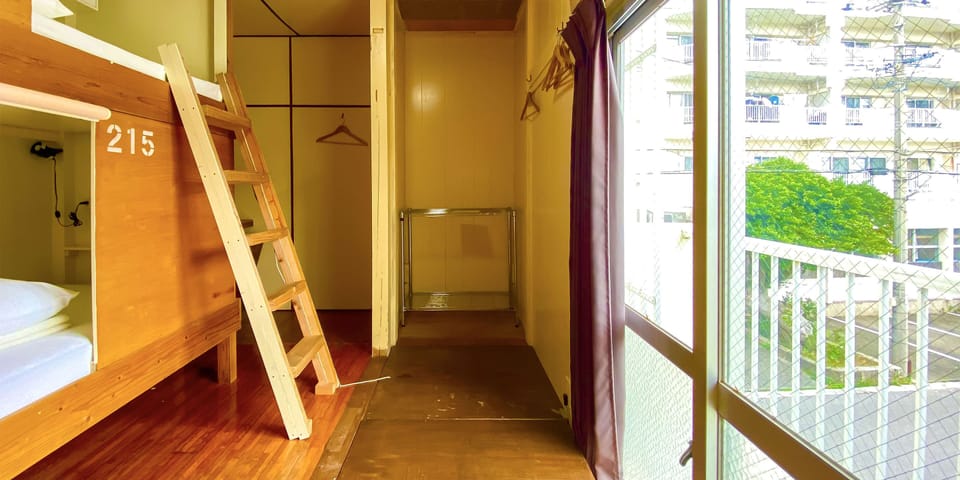 Twin Room,Unisex,Non Smoking | Desk, free WiFi, bed sheets