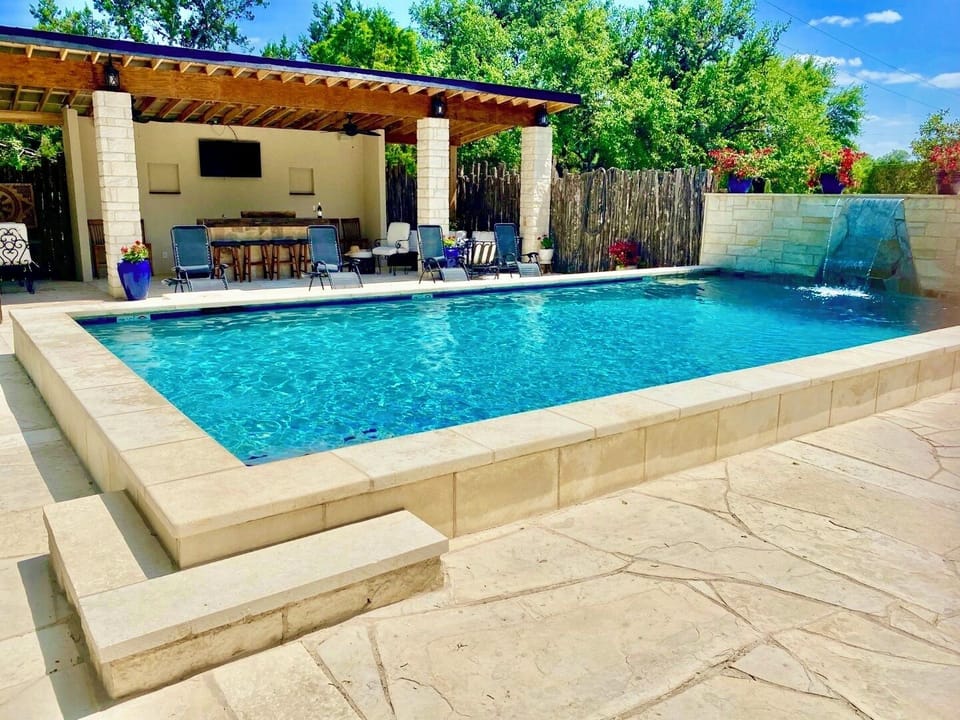 Agua Bonita - Barefoot luxury flagstone patio and pathways. Deep water aqua marine raised edge pool. Perfection!