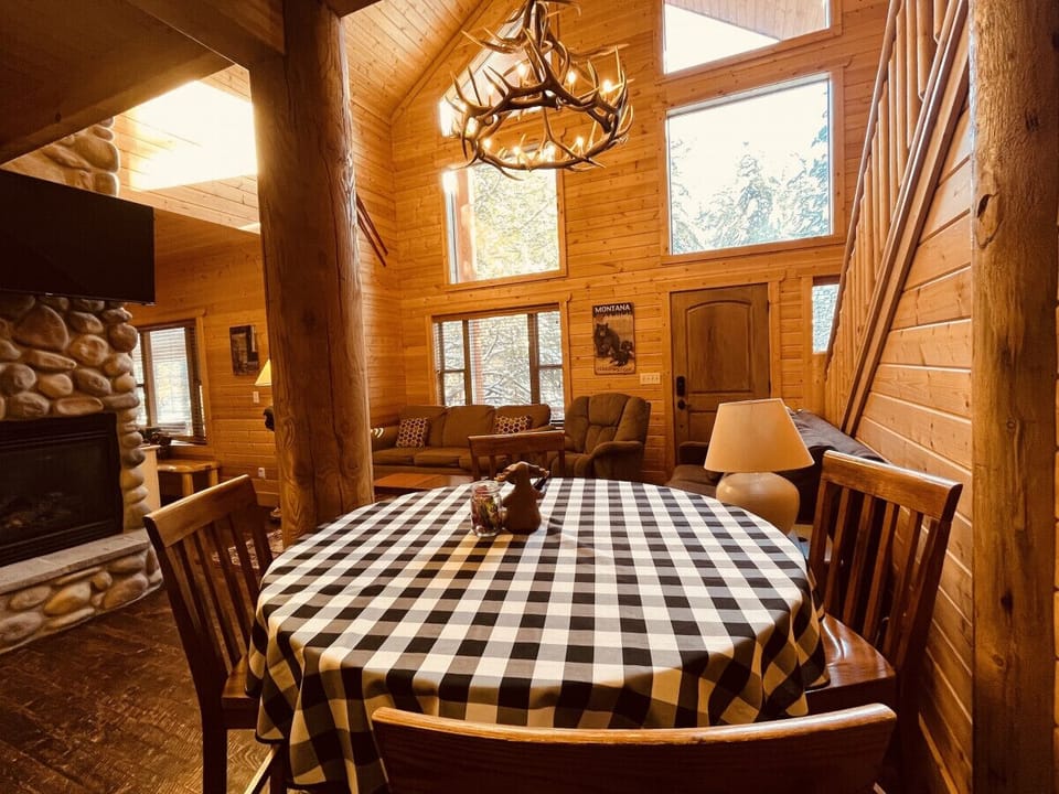 Dining table- Located on Main Level