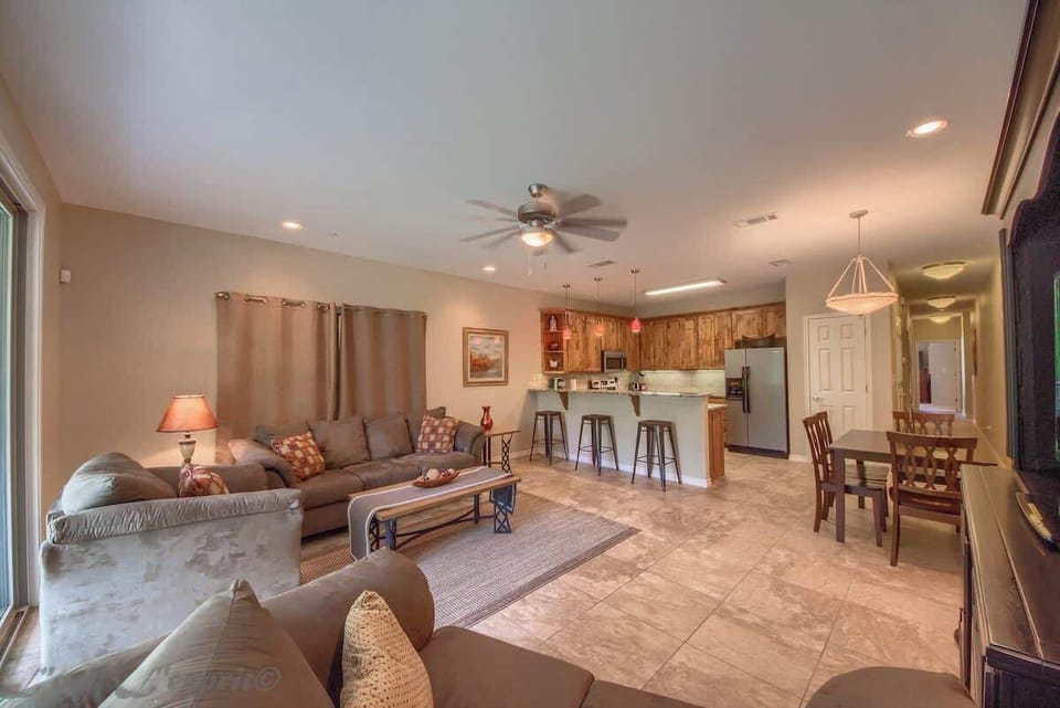 Open living area! 
Plenty of seating for everyone! 