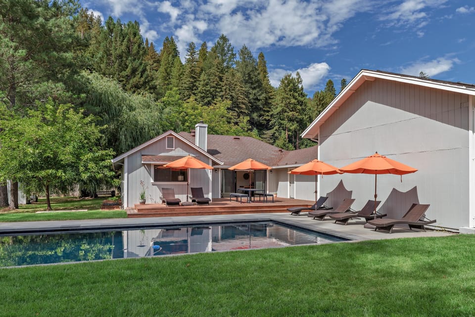 Year-round lush lawn area. 