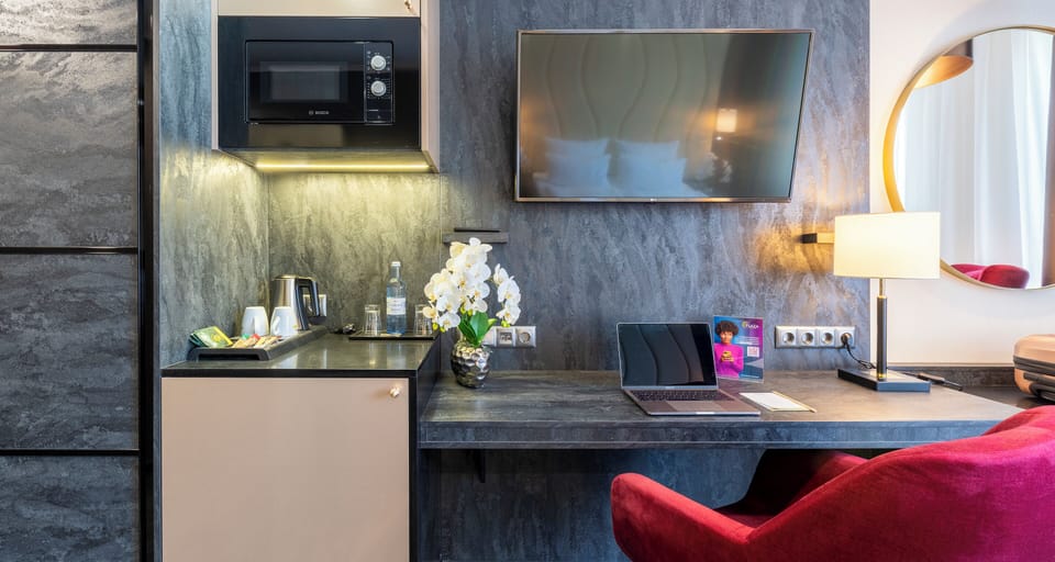 Standard Double Room | Minibar, in-room safe, desk, laptop workspace