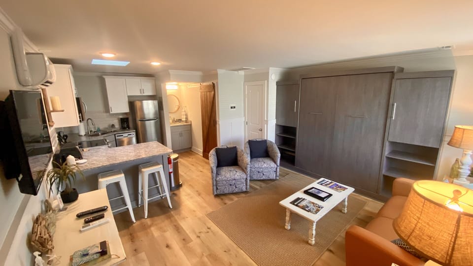 Full size kitchen and bar area form meals and a cocktail