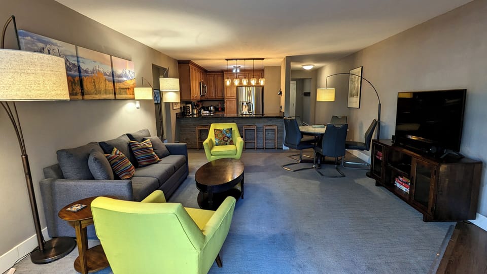 BC West Condo H-2 living room and kitchen