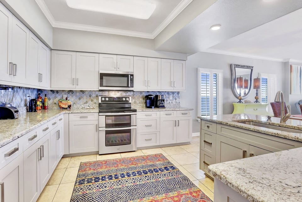 Fuuly Equipped Kitchen With Double Oven