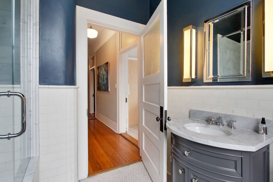 Second floor full bathroom with shower (2)