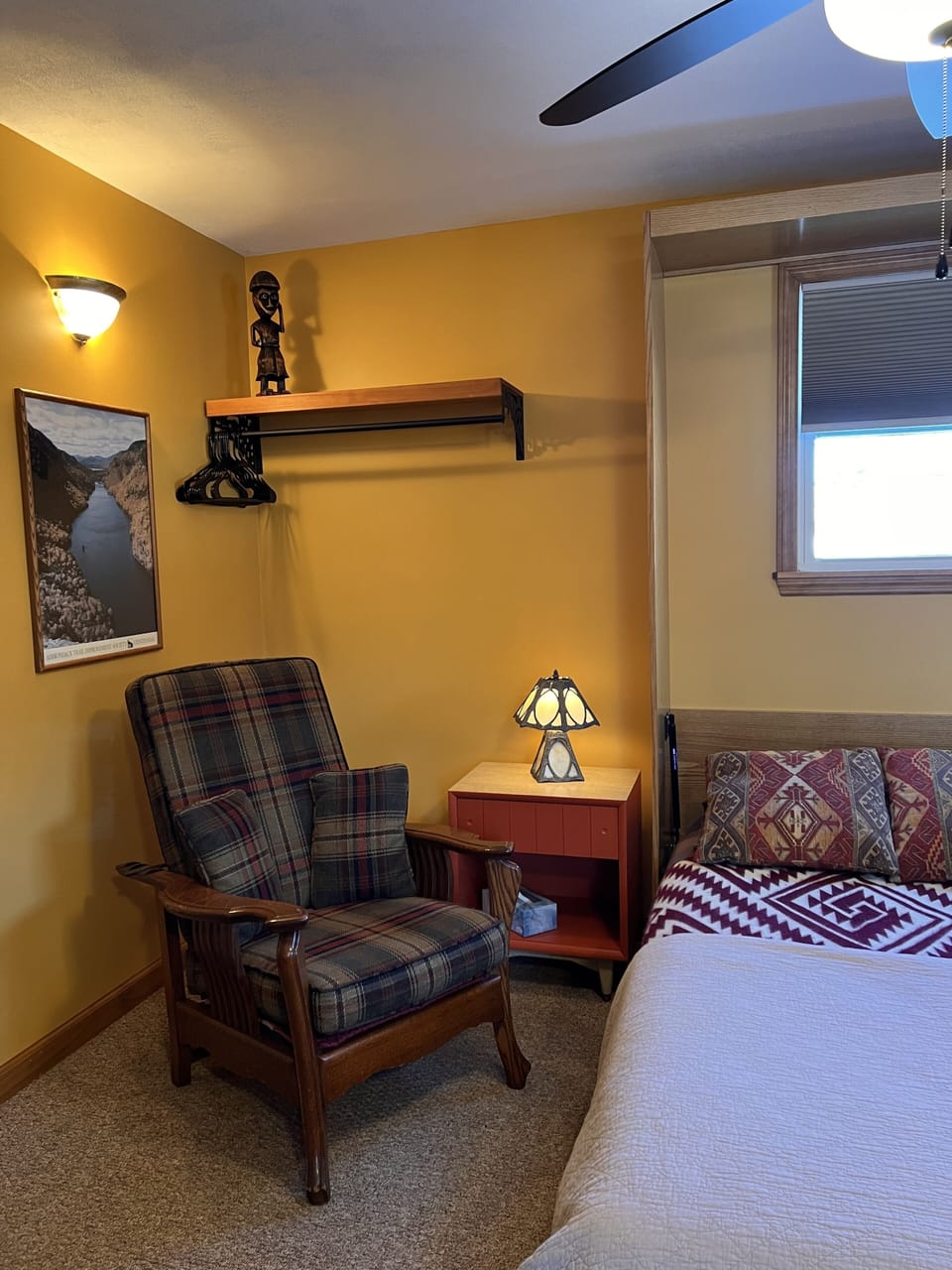 Morgan chair - shelf and rack to organize your belongings.