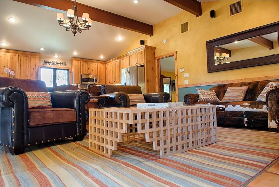 Sitting area off kitchen