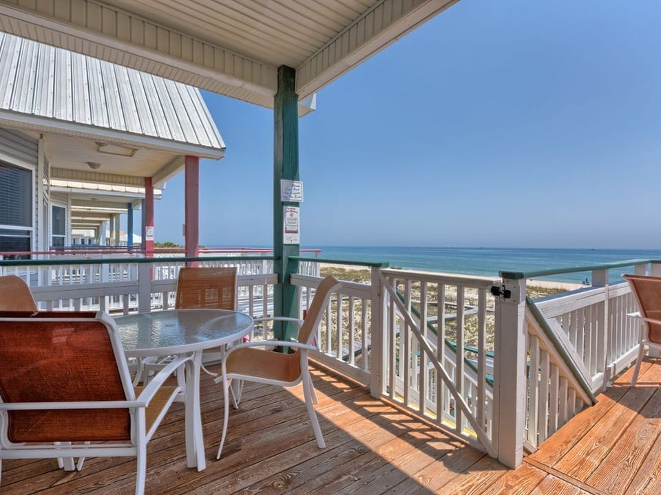 Top floor covered deck with sundeck extension