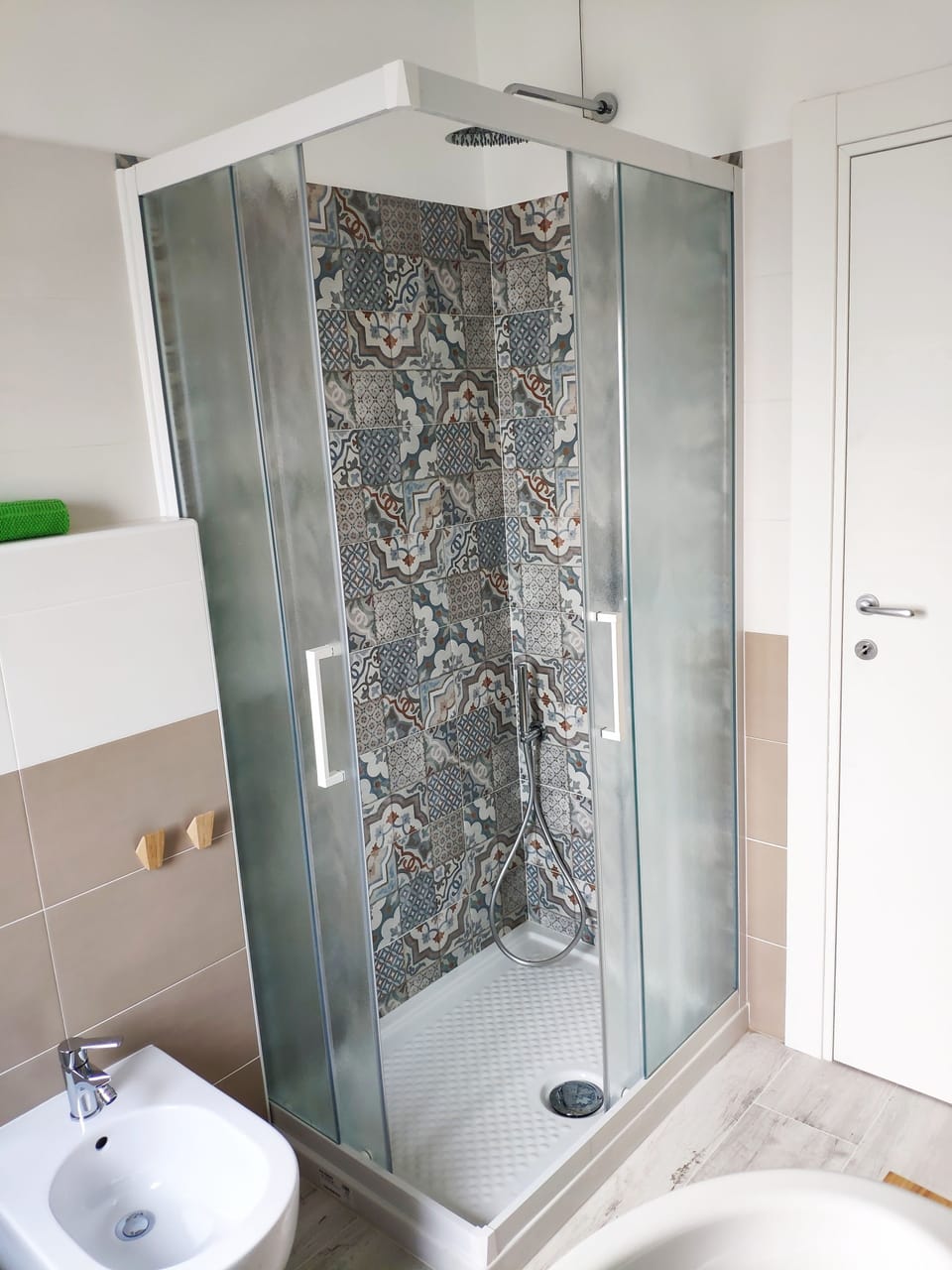 Classic Quadruple Room (verde) | Bathroom | Shower, hair dryer, bathrobes, bidet