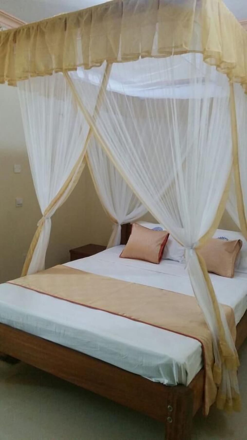 Basic Single Room, 1 Double Bed, Non Smoking, City View | Desk, iron/ironing board, free WiFi, bed sheets