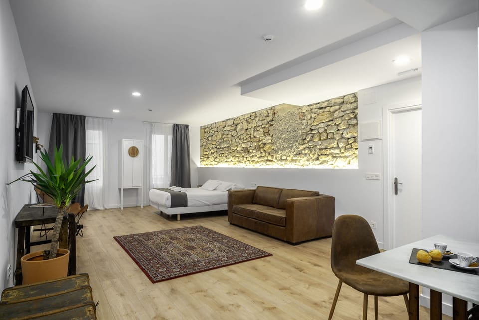 Studio (Zubieta) | 1 bedroom, soundproofing, free cribs/infant beds, free WiFi