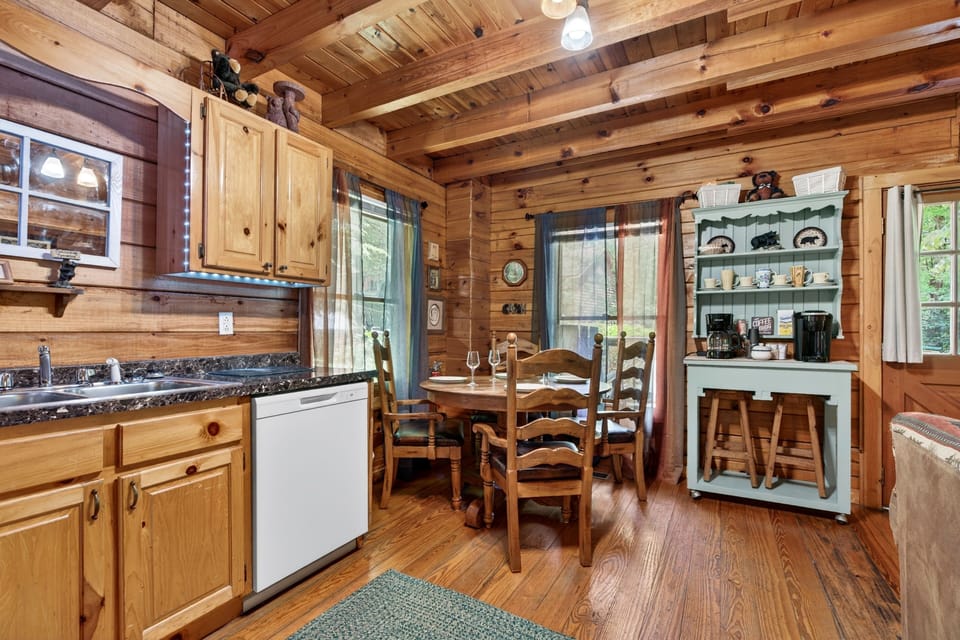 Cabin, 2 Bedrooms | Private kitchen | Microwave, dishwasher, toaster, cookware/dishes/utensils