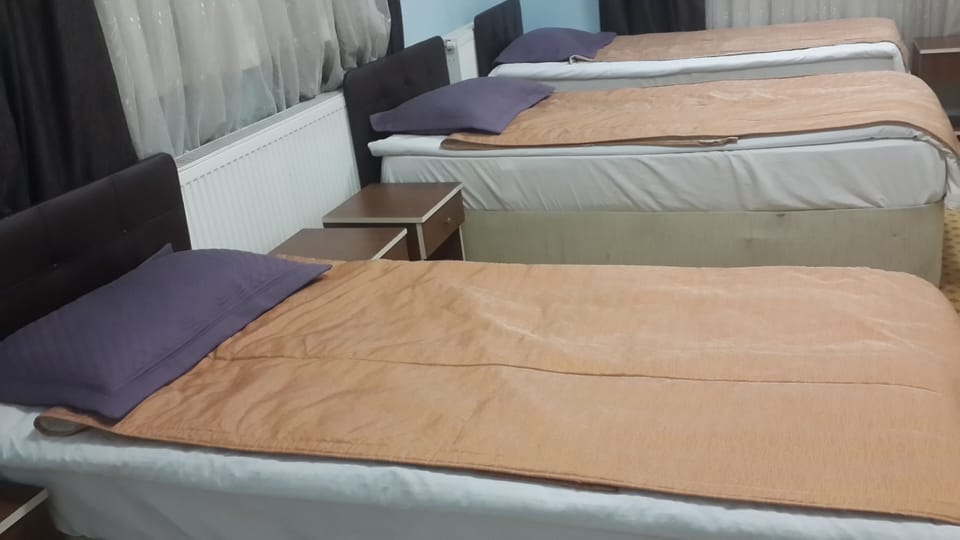 Standard Quadruple Room | Minibar, desk, soundproofing, free WiFi