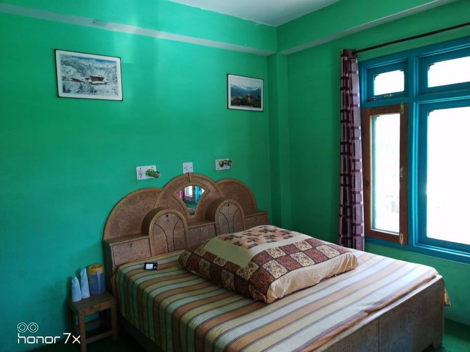 1 bedroom, desk, rollaway beds, free WiFi