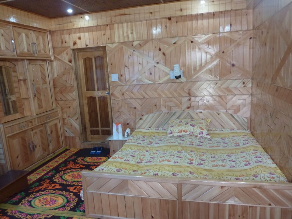 1 bedroom, desk, rollaway beds, free WiFi