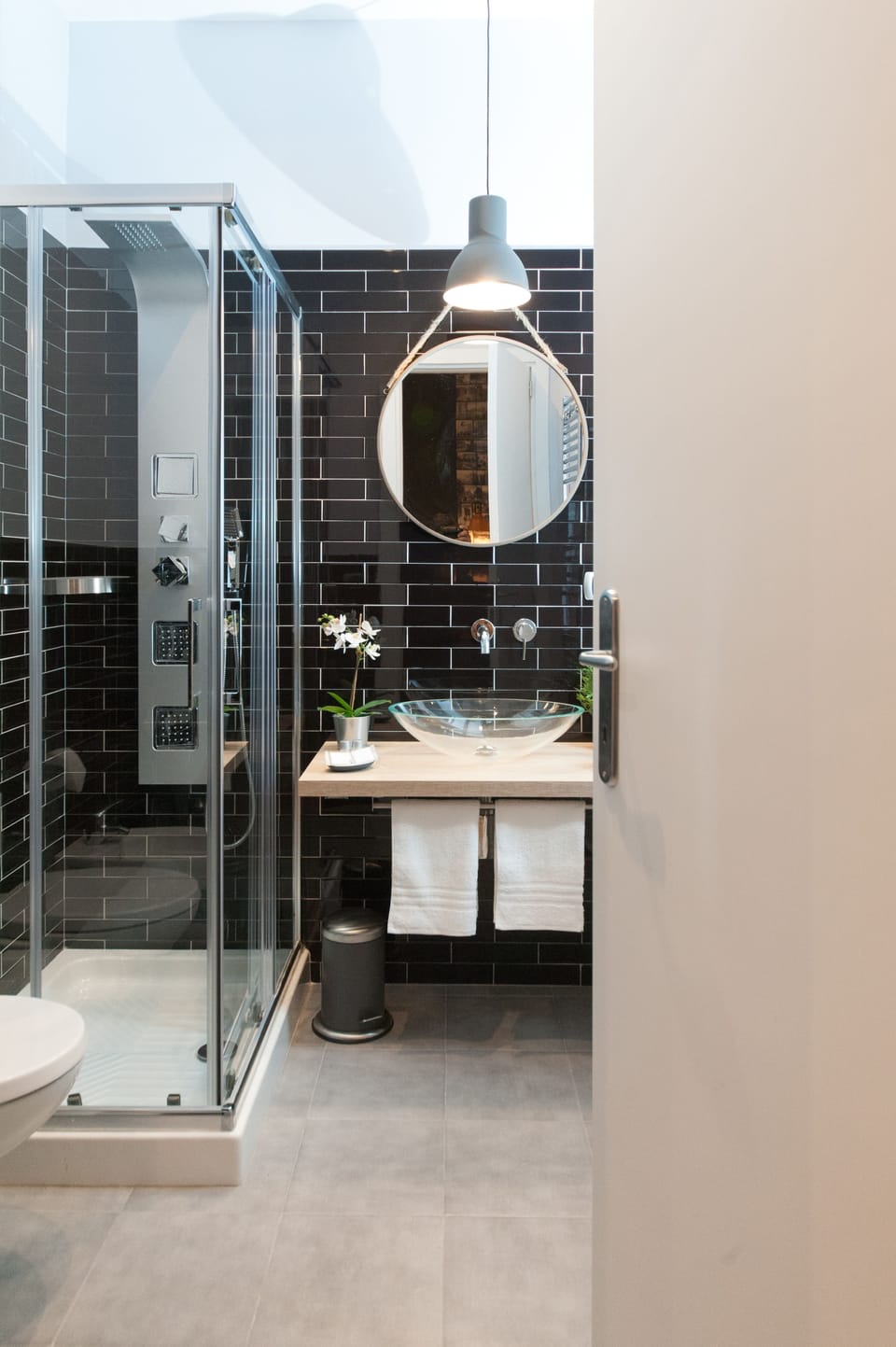 Basic Double Room | Bathroom | Shower, hydromassage showerhead, hair dryer, bidet