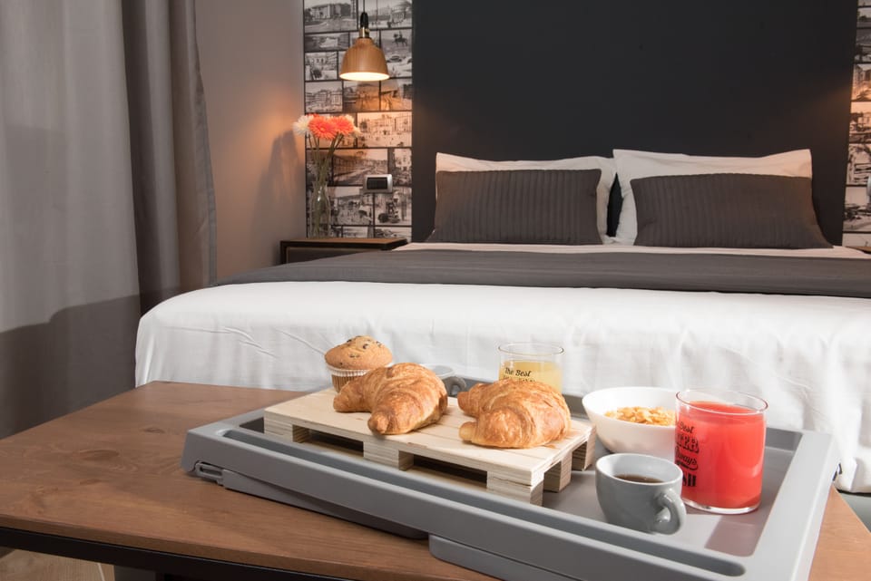 Basic Double Room | In-room dining