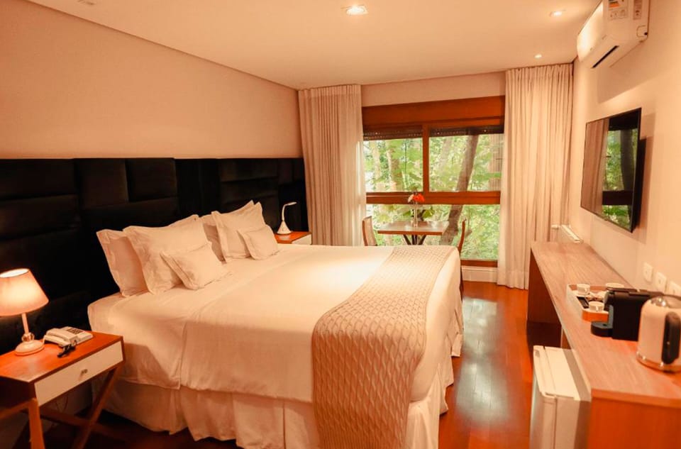 Egyptian cotton sheets, premium bedding, pillowtop beds, minibar