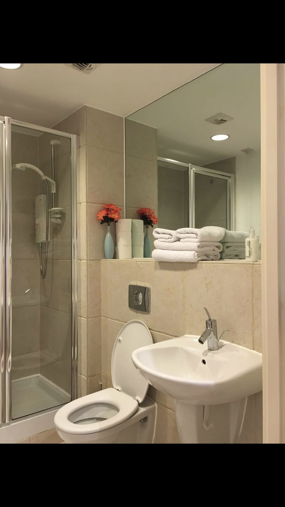 Apartment, 1 Double Bed, Non Smoking | Bathroom | Free toiletries, hair dryer, towels