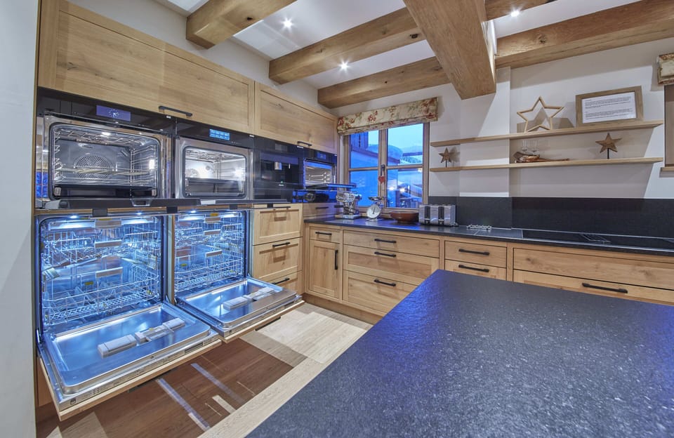 Chalet, 5 Bedrooms, Mountain View (Lodge) | Private kitchen | Coffee/tea maker, full-size fridge, microwave, oven