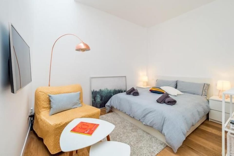 Studio | Iron/ironing board, WiFi (free), bed sheets