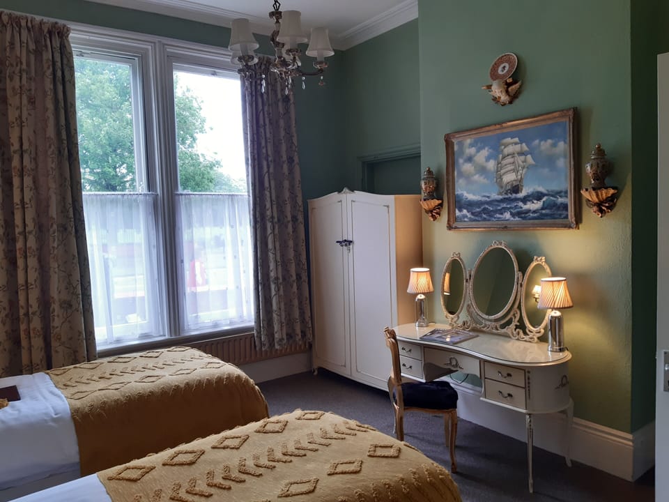 Superior Twin Room (Accessible) | Laptop workspace, soundproofing, iron/ironing board, free WiFi